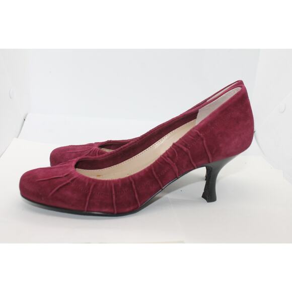 Tahari Wine Suede 'Elizabeth' Kitten Heel Pumps sz 8M - Picture 1 of 5